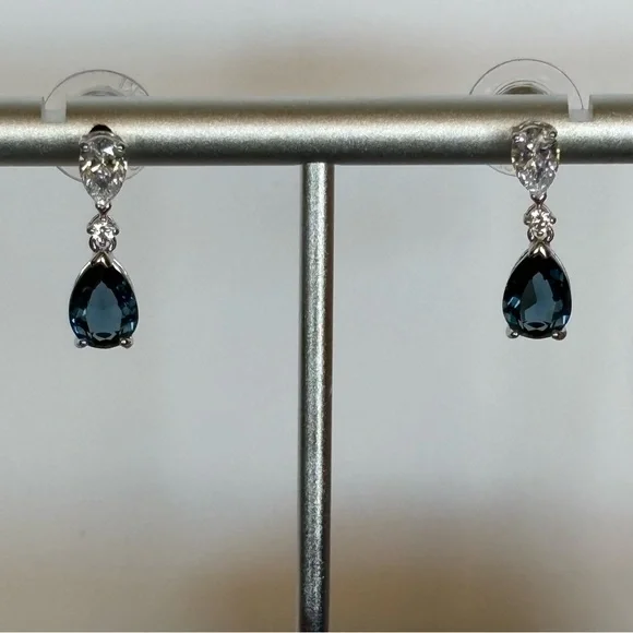 Rare Swarovski Blue Pear-Cut And Clear Crystals Vintage Drop Earrings 19mm - Picture 4 of 16